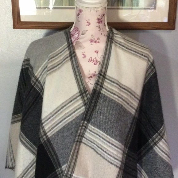 Nine West Plaid Poncho - Picture 3 of 9